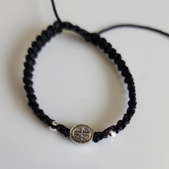 Elegant Black Braided Bracelet with Silver Beads - Picture 4 of 4